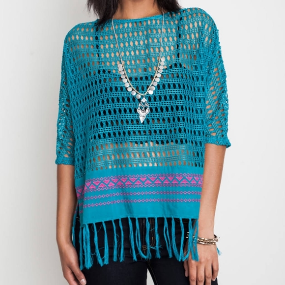 Umgee Tops - Umgee crochet oversized fringe top sz LG *D6